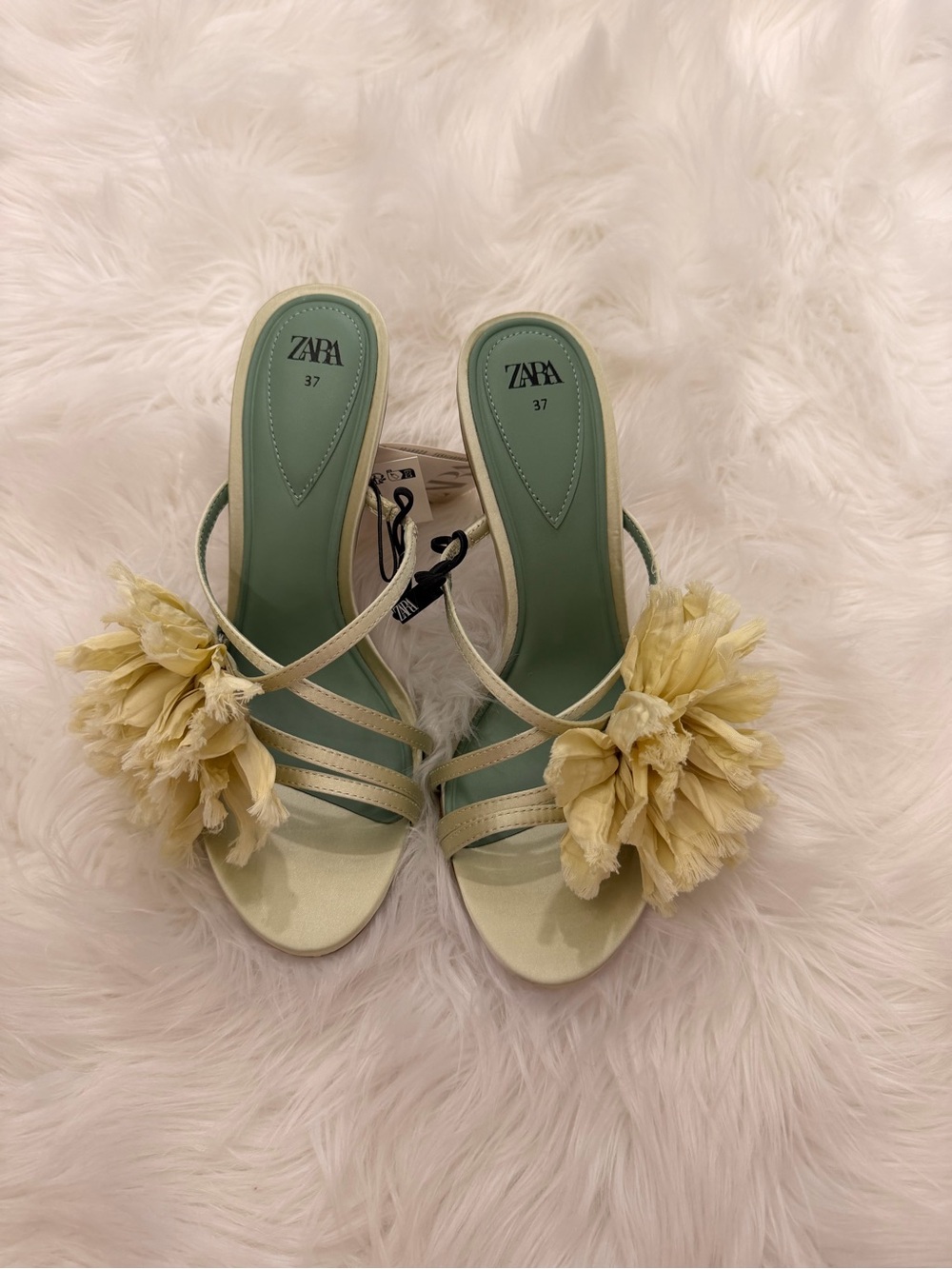 Zara floral heels 💐